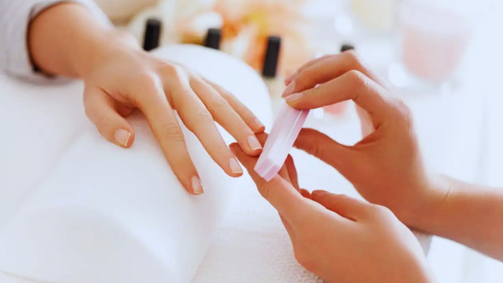 Maintaining Healthy Nails Between Manicures