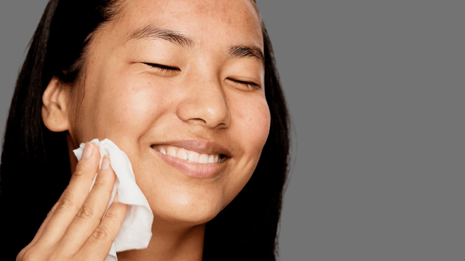 How Makeup Wipes Affect Your Skin