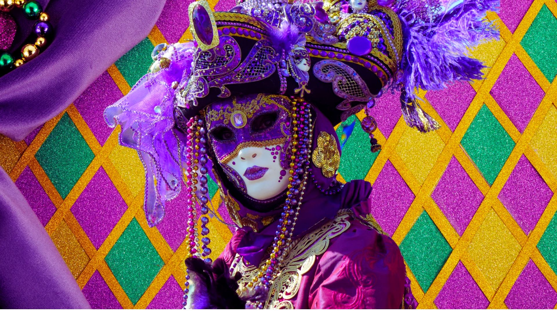 Simple Mardi Gras Makeup for Beginners