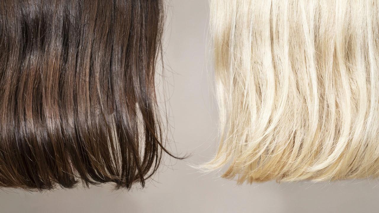 Comparison of healthy hair and hair affected by bleaching.