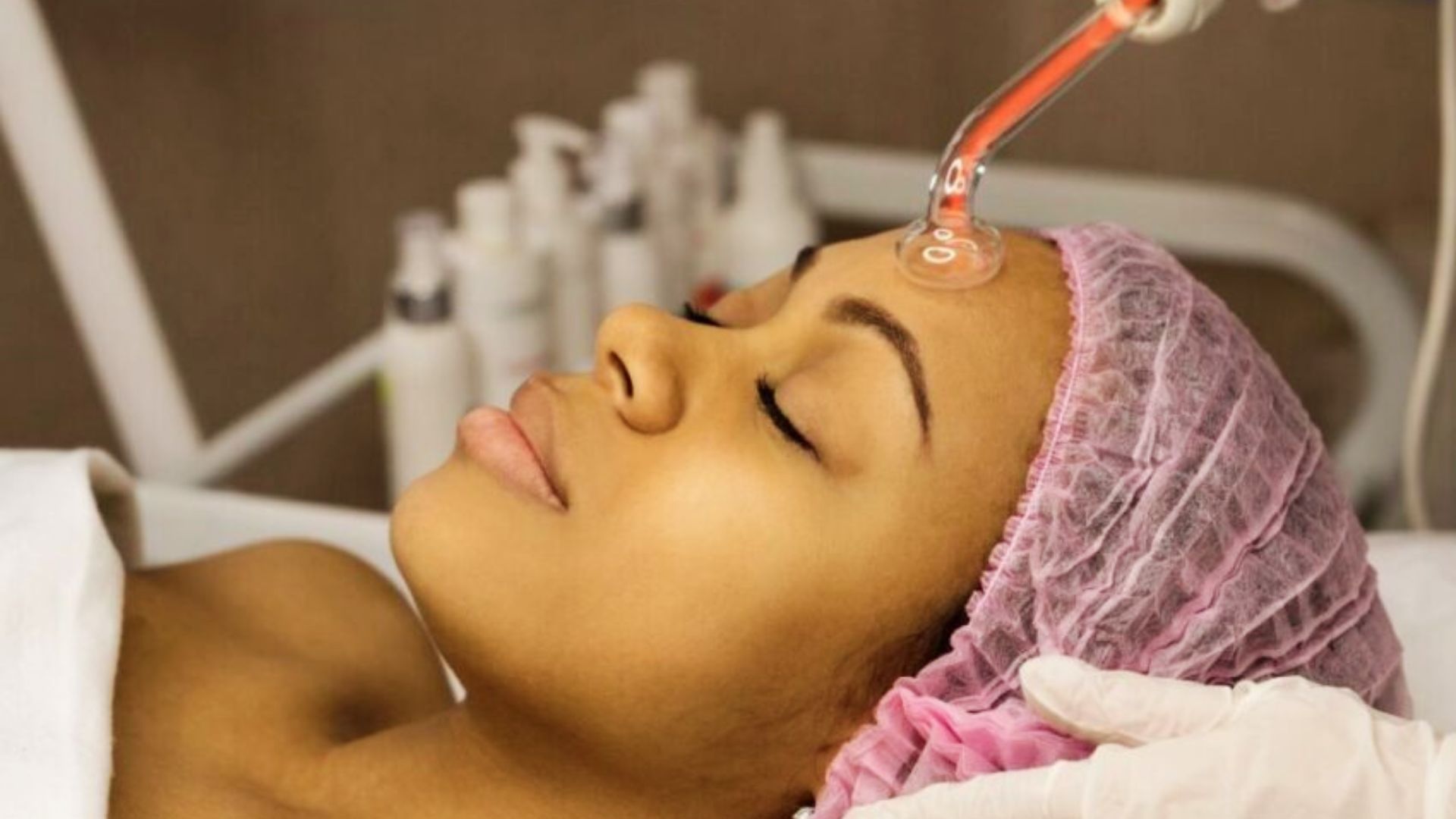 High frequency facial safety consultation with esthetician explaining suitability and precautions before treatment.